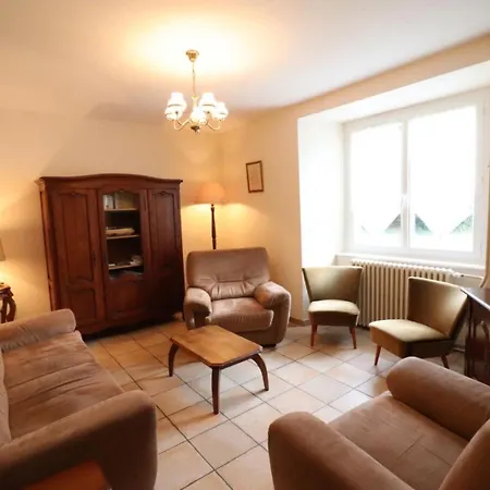 Holiday home Maison Renovee A Avec Grand Jardin, Proche De Salers Et Du Puy Mary - 8 Pers. - Fr-1-742-411